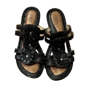 Born Leather Strappy Slip-on Sandals Cut out Flowers Black‎ and Brown Size 9